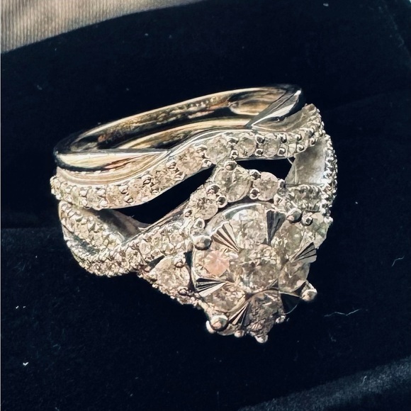 Kay jeweler engagement/Wedding Ring in one! - Picture 4 of 14